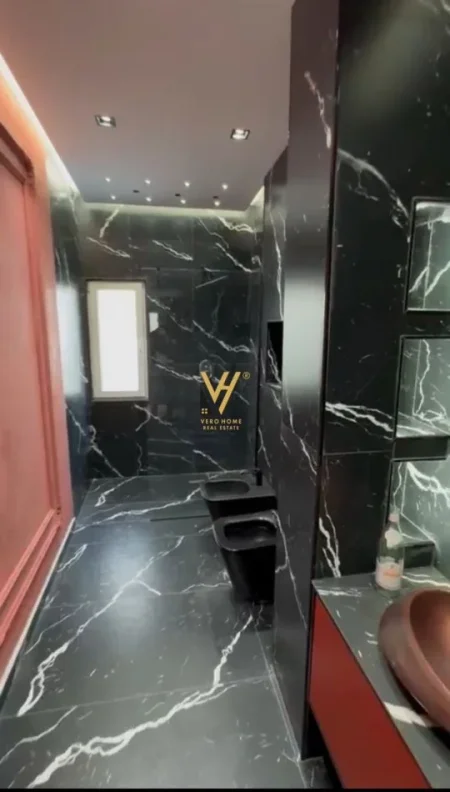 Tirane, shitet apartament 2+1+Ballkon Kati 3, 143 m² 290.000 € (LIQENI I FARKES)