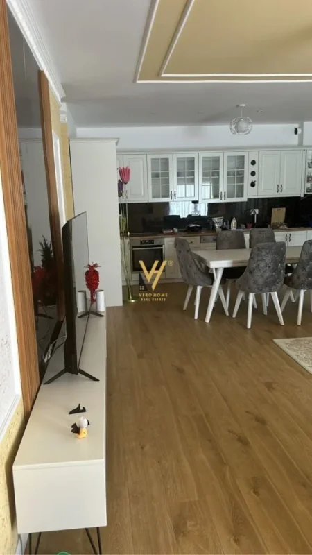 Tirane, shitet apartament 2+1+Ballkon Kati 3, 143 m² 290.000 € (LIQENI I FARKES)