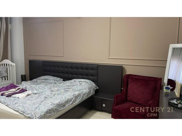 Tirane, jepet me qera apartament 2+1 Kati 8, 112 m² 800 € (Komuna e Parisit)