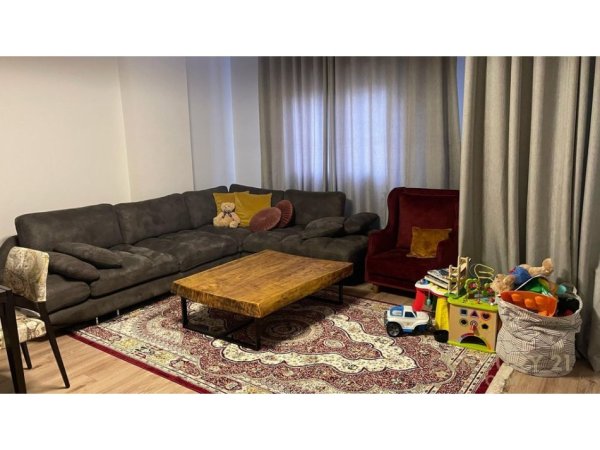 Tirane, jepet me qera apartament 2+1 Kati 8, 112 m² 800 € (Komuna e Parisit)