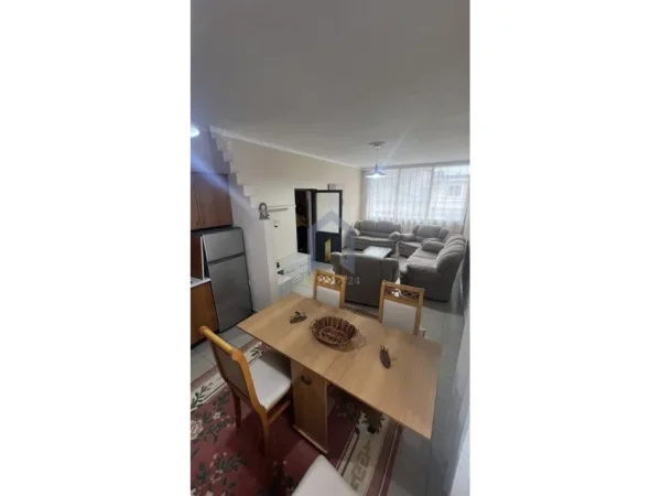 Tirane, jepet me qera shtepi 1+1 Kati 2, 90 m² 400 € (Don Bosko "Gazmed Zajmi")