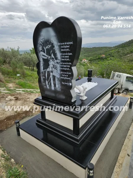 Tirane, shes Punime Varresh Berat - Modele Varresh Me Granit Te Zi Me Pikture 650 €