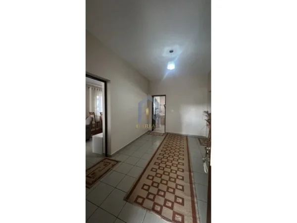 Tirane, jepet me qera shtepi 1+1 Kati 2, 90 m² 400 € (Don Bosko "Gazmed Zajmi")