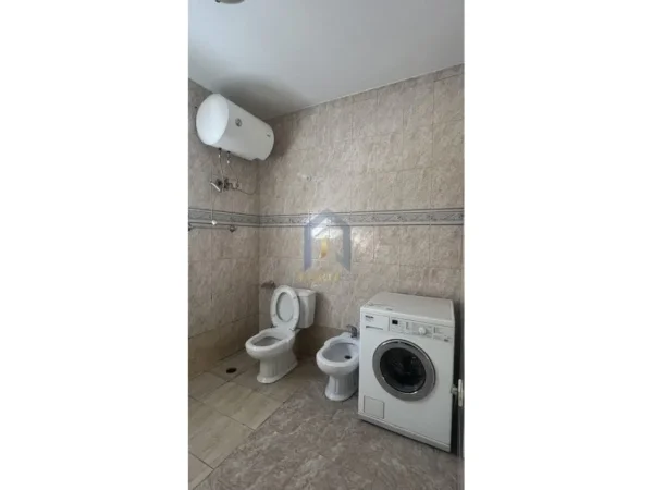 Tirane, jepet me qera shtepi 1+1 Kati 2, 90 m² 400 € (Don Bosko "Gazmed Zajmi")