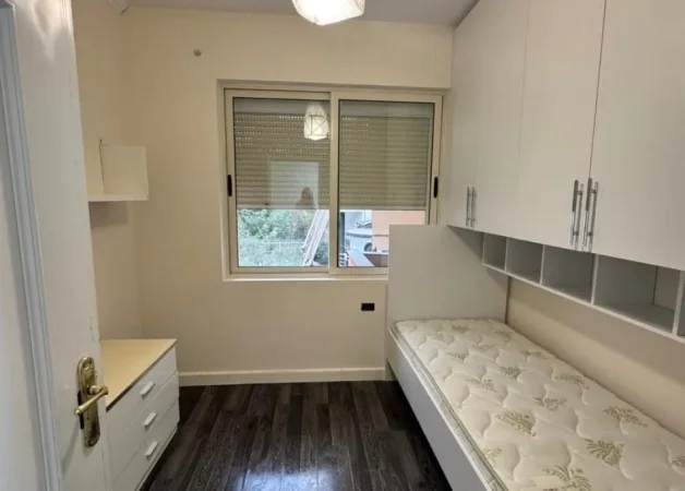 Tirane, shitet apartament 3+1 Kati 2, 125 m² 120.000 € (Fresk)