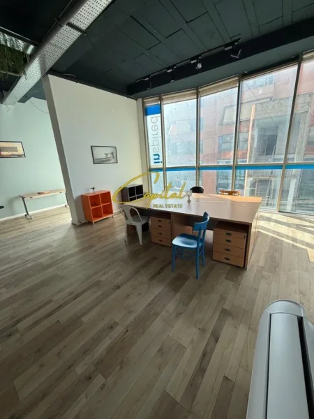 Tirane, jepet me qera zyre Kati 2, 57 m² 1.300 € (RRUGA SAMI FRASHERI)