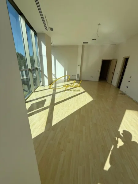 Tirane, jepet me qera zyre Kati 2, 50 m² 1.200 € (RRUGA SAMI FRASHERI)