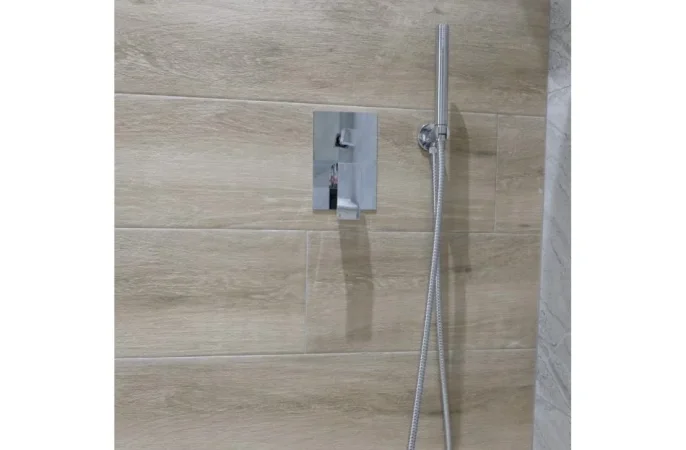 Tirane, jepet me qera apartament 2+1+Ballkon Kati 4, 100 m² 650 € (Rruga e Dibres)