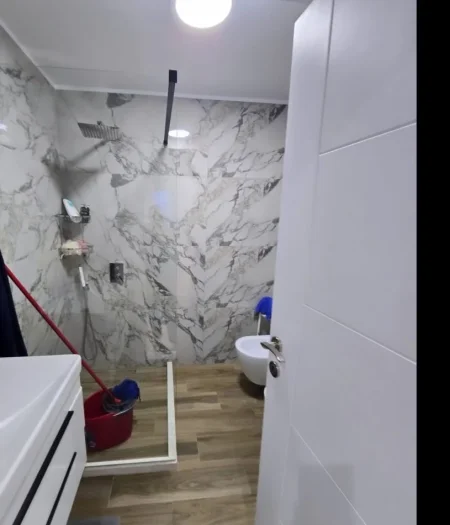 Tirane, shitet 1+1 Kati 4, 63 m² 173.000 € (Blloku)