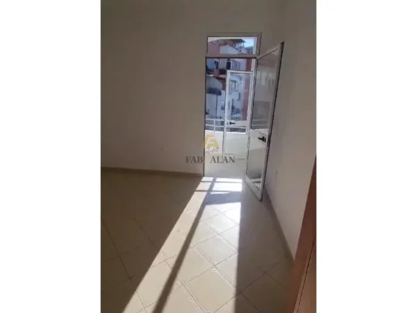 Tirane, shitet apartament 1+1 Kati 4, 59 m² 78.000 € (Fresku)