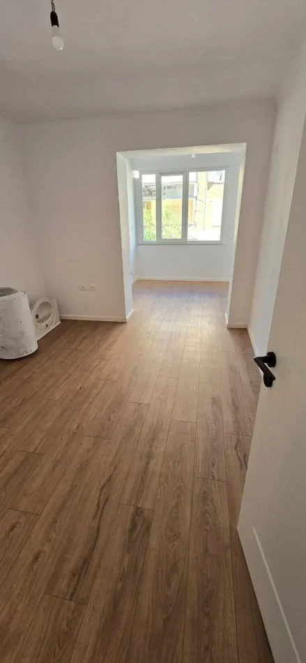 Tirane, shitet apartament  1+1 Kati 2, 49 m² 125.001 € (Mozaiku)