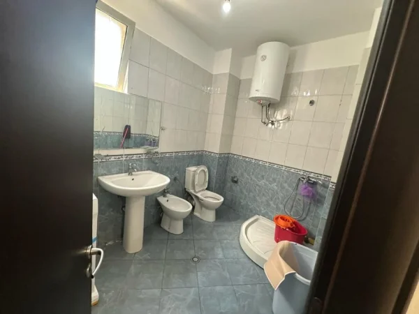 Tirane, jepet me qera apartament 1+1 Kati 2, 66 m² 450 € (Komuna parisit)
