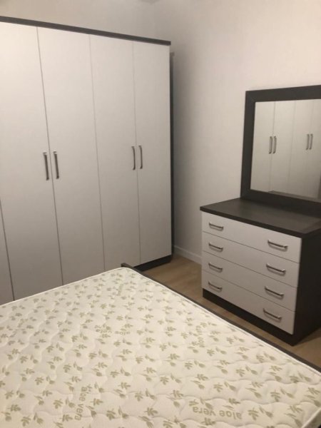 Tirane, jepet me qera apartament 1+1+Ballkon Kati 3, 70 m² 350 € (Fresku)