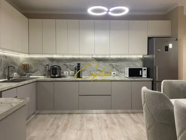 Tirane, jepet me qera apartament 2+1 Kati 6, 105 m² 700 € (GOLDEN PARK 3)