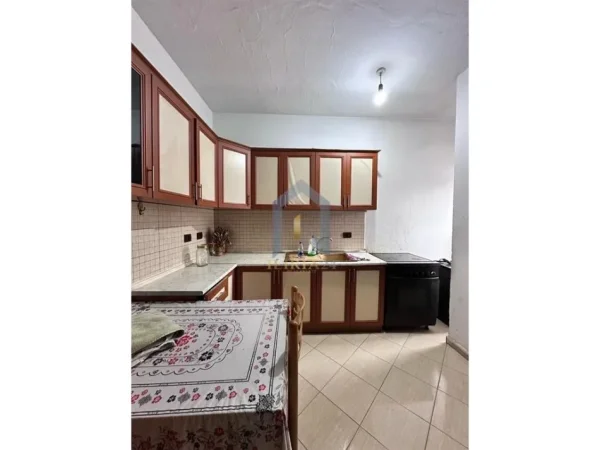Tirane, jepet me qera apartament 3+1 Kati 2, 130 m² 500 € (Astir "Teodor Keko")