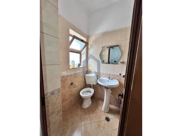 Tirane, jepet me qera apartament 3+1 Kati 2, 130 m² 500 € (Astir "Teodor Keko")