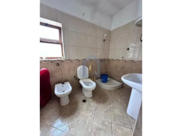 Tirane, jepet me qera apartament 3+1 Kati 2, 130 m² 500 € (Astir "Teodor Keko")