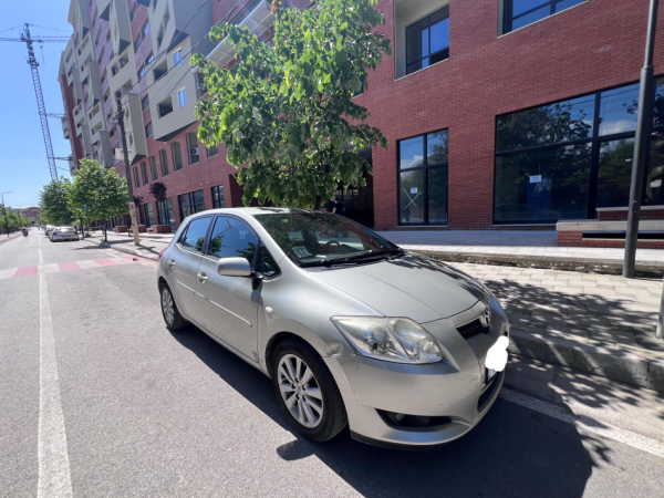 Tirane, shes makine Toyota Auris 2008, Nafte, gri metalizato manuale Kondicioner 201.000 km 3.000 €