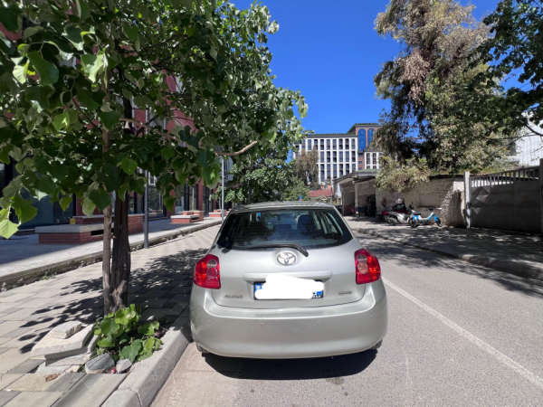 Tirane, shes makine Toyota Auris 2008, Nafte, gri metalizato manuale Kondicioner 201.000 km 3.000 €