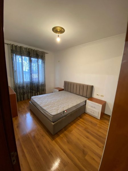 Tirane, jap me qera apartament 1+1 Kati 8, 70 m² 450 € (astir)