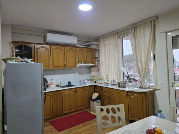 Tirane, shes apartament 2+1+Ballkon Kati 3, 105 m² 123.000 € (Misto Mame)