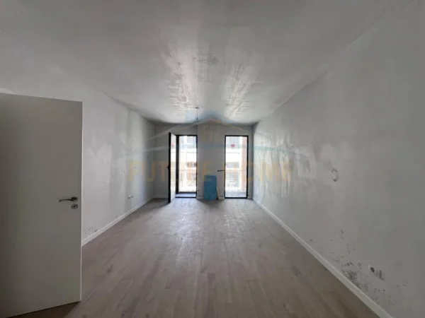 Tirane, shes apartament 2+1+Ballkon Kati 6, 108 m² 195.000 € (Rruga e Dibres)