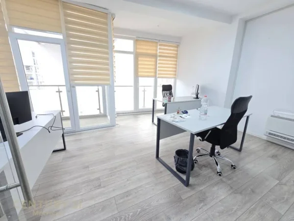 Tirane, jepet me qera zyre Kati 4, 126 m² 1.200 € (Komuna e Parisit)