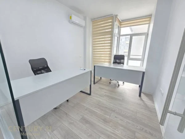 Tirane, jepet me qera zyre Kati 4, 126 m² 1.200 € (Komuna e Parisit)