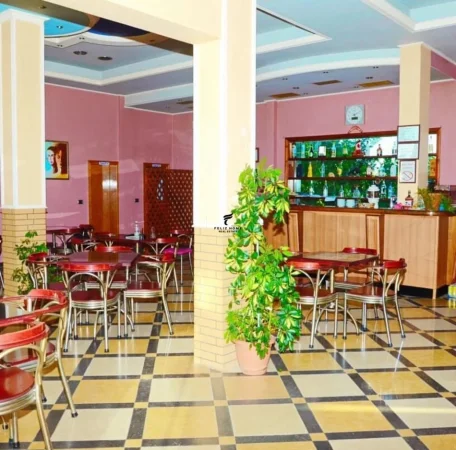 Fier, jepet me qera hotel Kati 4, 950 m² 5.000 € (FIER)