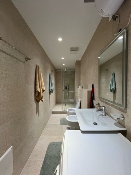 Privat, jepet me qera garsonier, 45 m² 570 € me faturat e sherbimeve  (Hajdar Hidi, Rruga e Kavajes)