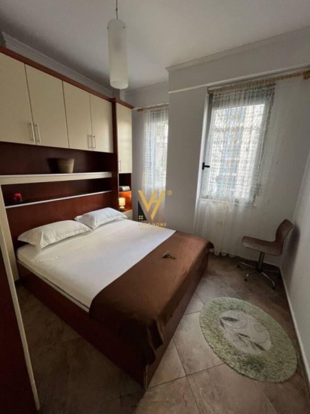 Tirane, jepet me qera apartament 2+1+Ballkon Kati 3, 70 m² 600 € (RRUGA E DIBRES)