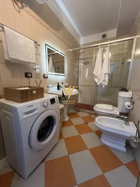 Tirane, jepet me qera apartament 2+1+Ballkon Kati 3, 70 m² 600 € (RRUGA E DIBRES)