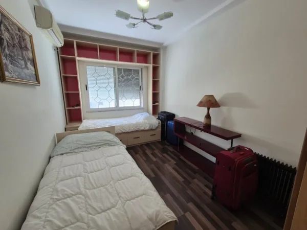 Tirane, jepet me qera apartament 2+1 Kati 3, 120 m² 900 € (Rruga e Elbasanit)