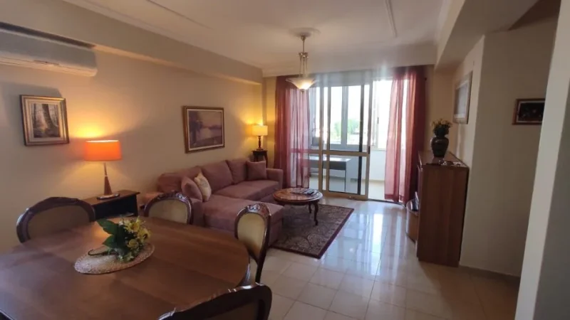 Tirane, jepet me qera apartament 2+1+Ballkon Kati 7, 100 m² 800 € (Bllok, prane Sky Tower)
