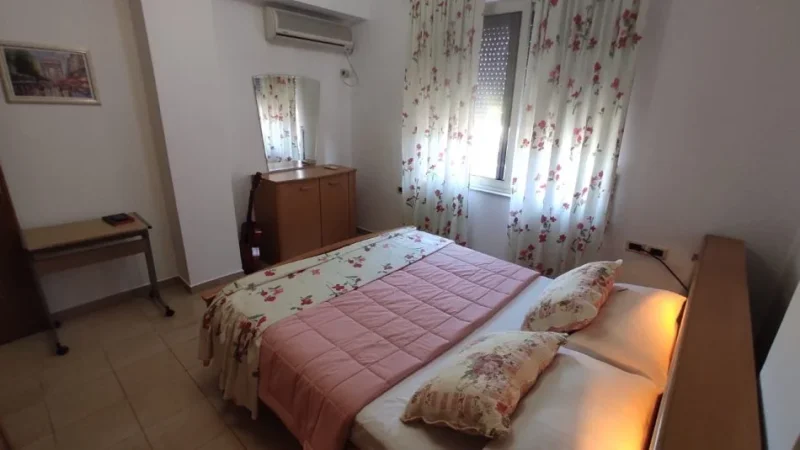 Tirane, jepet me qera apartament 2+1+Ballkon Kati 7, 100 m² 800 € (Bllok, prane Sky Tower)