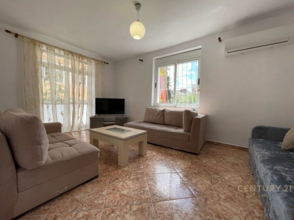 Tirane, jepet me qera apartament 1+1 Kati 2, 63 m² 450 € (Rruga e Durresit)