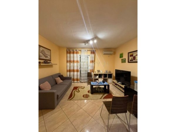 Tirane, jepet me qera apartament 1+1 Kati 6, 68 m² 600 € (Pazari i Ri)