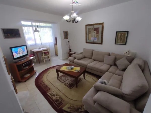Tirane, jepet me qera apartament 1+1 Kati 1, 60 m² 400 € (21 Dhjetori, Rruga Frederik Shiroka)