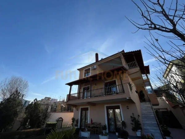 Tirane, jepet me qera apartament duplex Dublex Kati 2, 352 m² 1.100 € (Ali Demi, prane Kompleksit Mangalem)