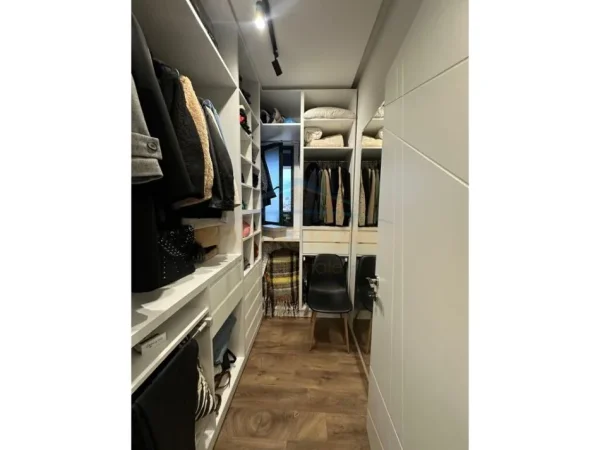 Tirane, shitet apartament 2+1+Ballkon Kati 3, 123 m² 250.000 € (Rezidenca Oasis)