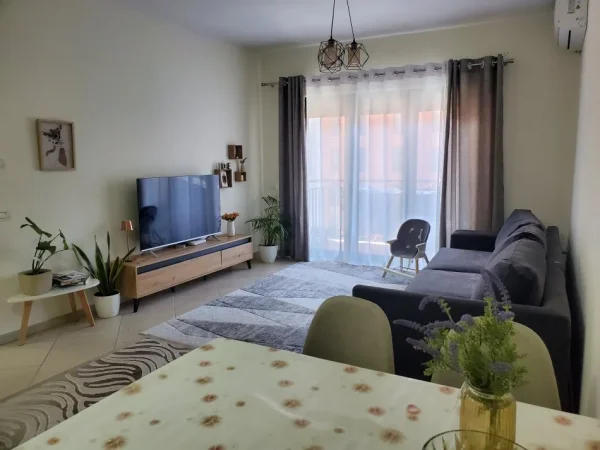 Tirane, jepet me qera apartament 2+1+Ballkon Kati 4, 104 m² 600 € (Gren City ,Astire)