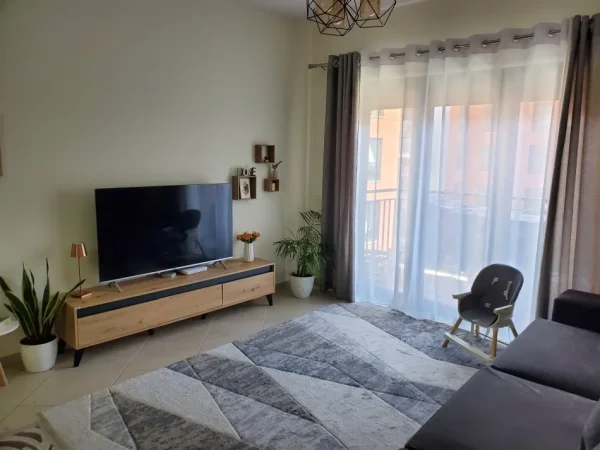 Tirane, jepet me qera apartament 2+1+Ballkon Kati 4, 104 m² 600 € (Gren City ,Astire)