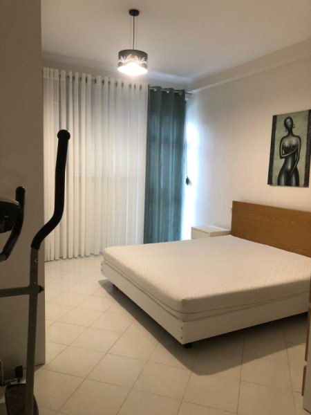 Tirane, jepet me qera 1+1+Aneks Kati 1, 450 €