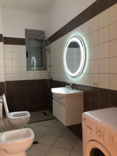 Tirane, jepet me qera 1+1+Aneks Kati 1, 450 €