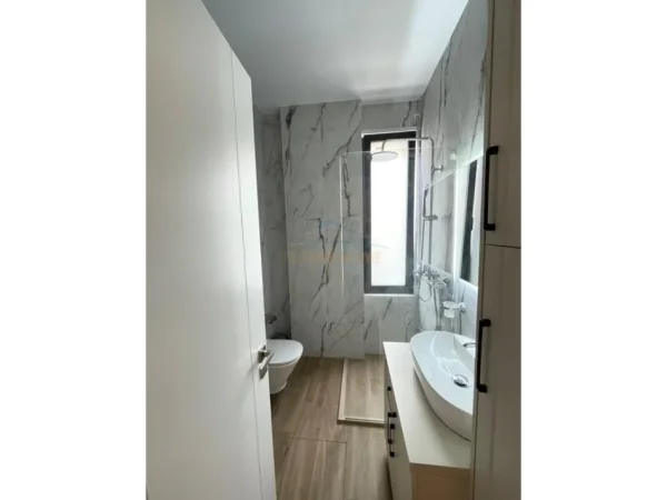 Tirane, shitet apartament 2+1+Ballkon Kati 3, 103 m² 225.000 € (Porcelan kompleksi Eril) 0694851812