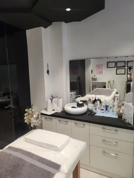 Tirane, shes Dyqan Kati 0, 30 m² 100.000 € (Selite)