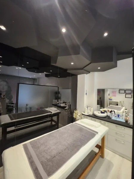 Tirane, shes Dyqan Kati 0, 30 m² 100.000 € (Selite)