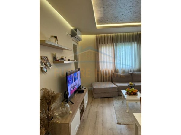 Tirane, jepet me qera apartament 1+1+Ballkon Kati 3, 70 m² 550 € (Ali Demi)