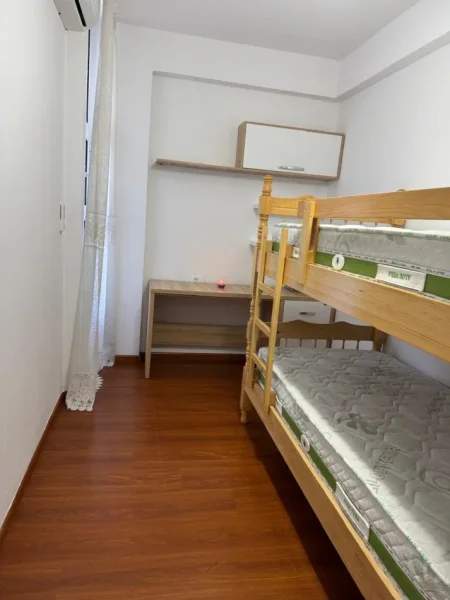 Tirane, jepet me qera 2+1+Ballkon Kati 8, 80 m² 600 € (rruga Ndre Mjeda)