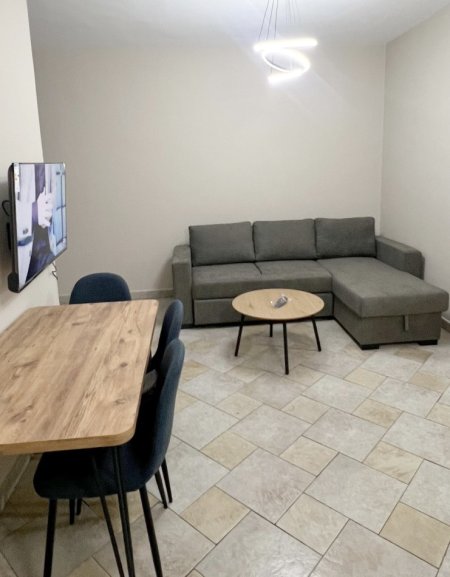 Tirane, jepet me qera apartament 1+1+Ballkon Kati 15, 50 m² 650 € (kostandin kristoforidhi)